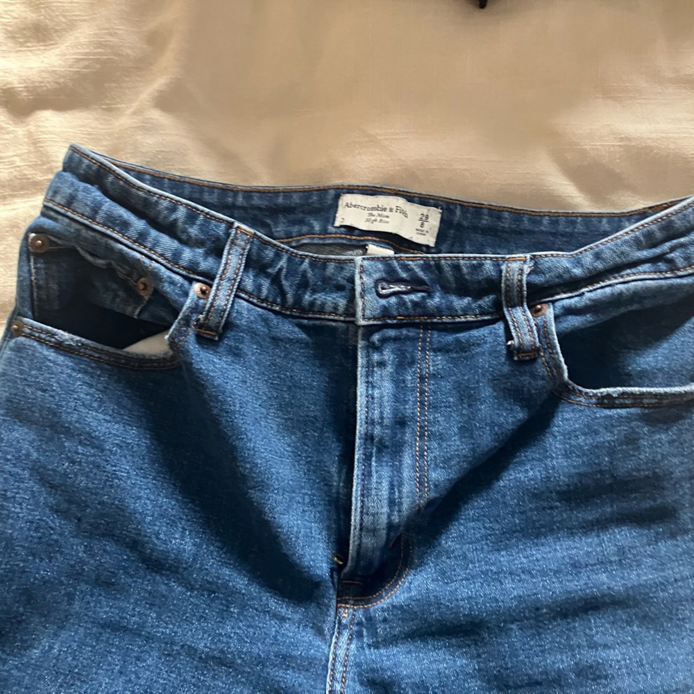 Abercrombie The Mom High Rise Curve Love Jeans